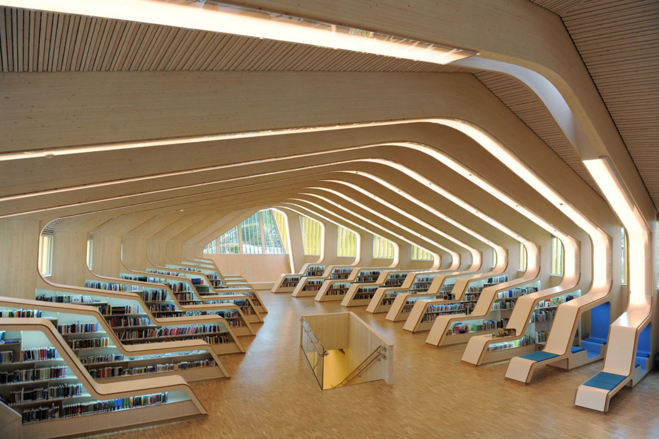 Βιβλιοθήκη με κέλυφος από ξύλινες νευρώσεις στη Νορβηγία