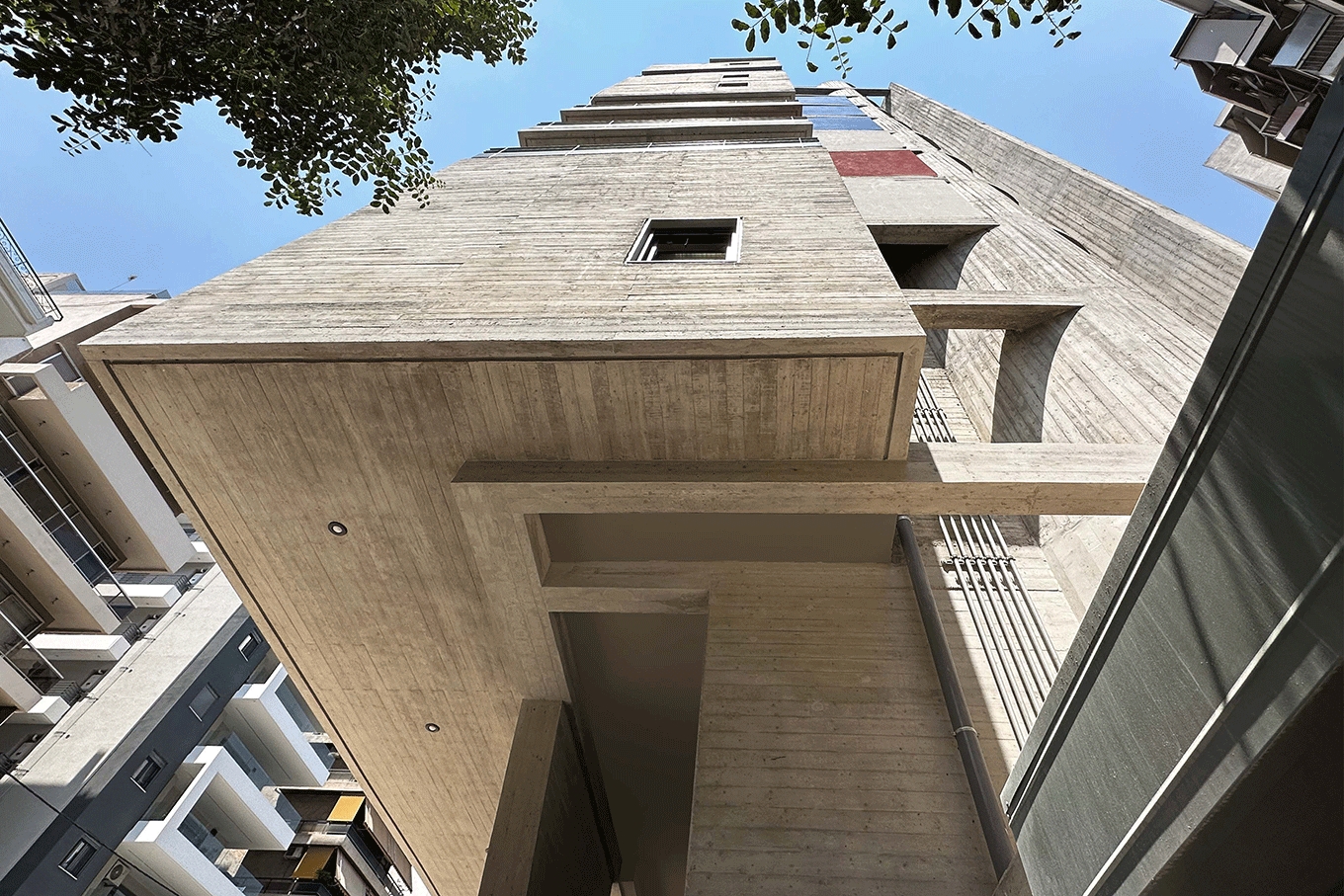 Πολυκατοικία στην Αθήνα l Δομικές αλληλεπιδράσεις στα νότια προάστια