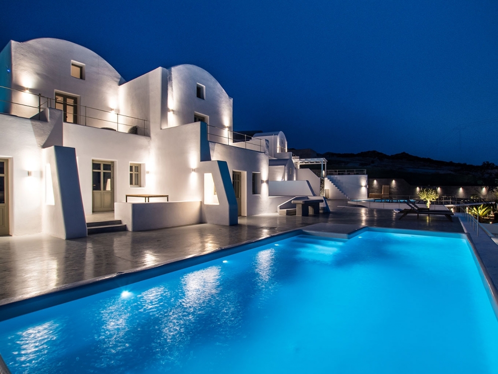 "Cape 9" villas in Santorini