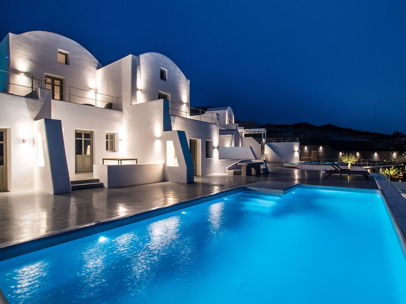 "Cape 9" villas in Santorini