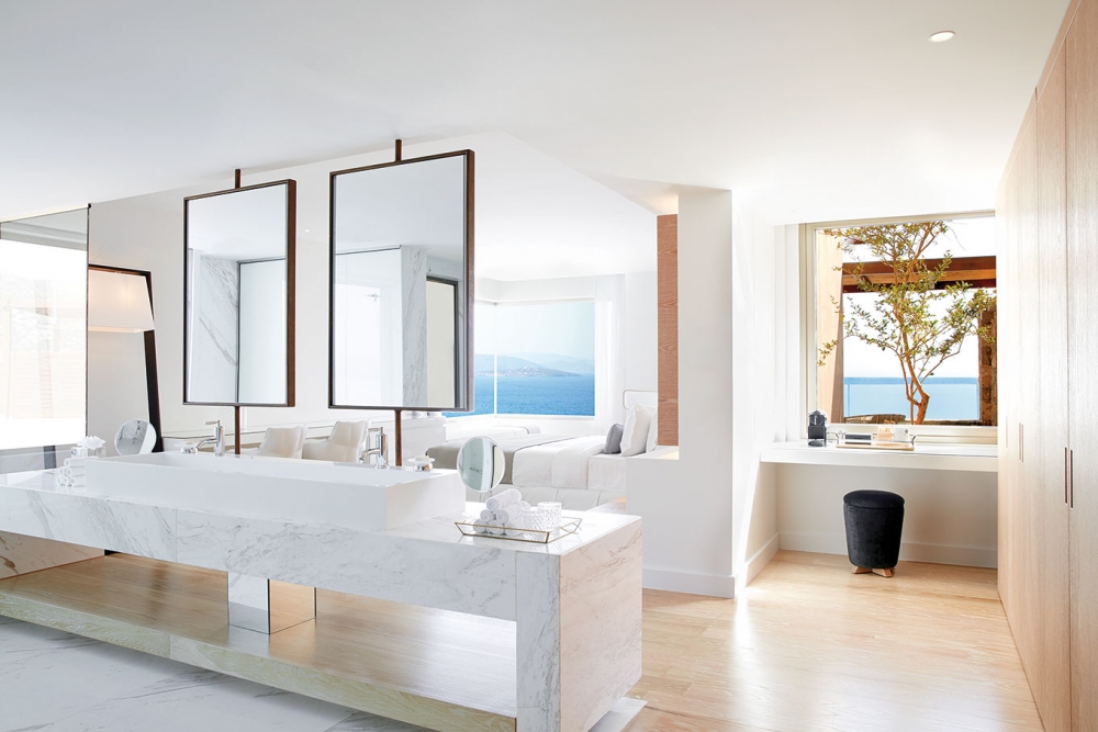 Ενσωματωμένο μπάνιο σε υπνοδωμάτιο βίλας