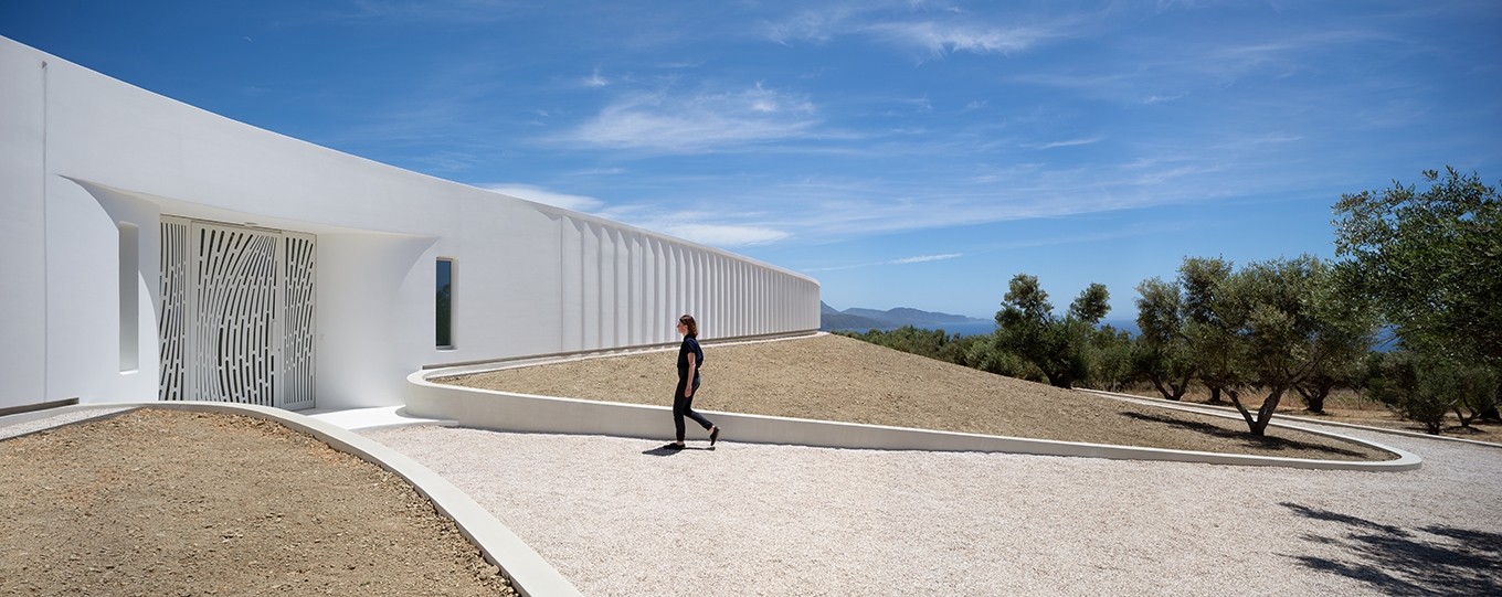 "KHI House &amp; Art Space", κατοικία με κυματιστό περίβλημα στη Μεθώνη