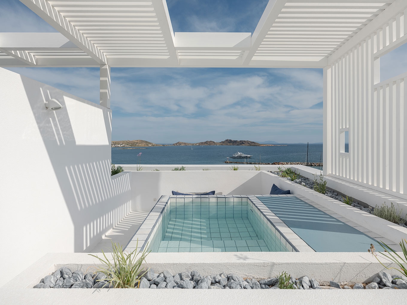 "Aegean Color Rooms" επανασχεδιασμός τουριστικού καταλύματος