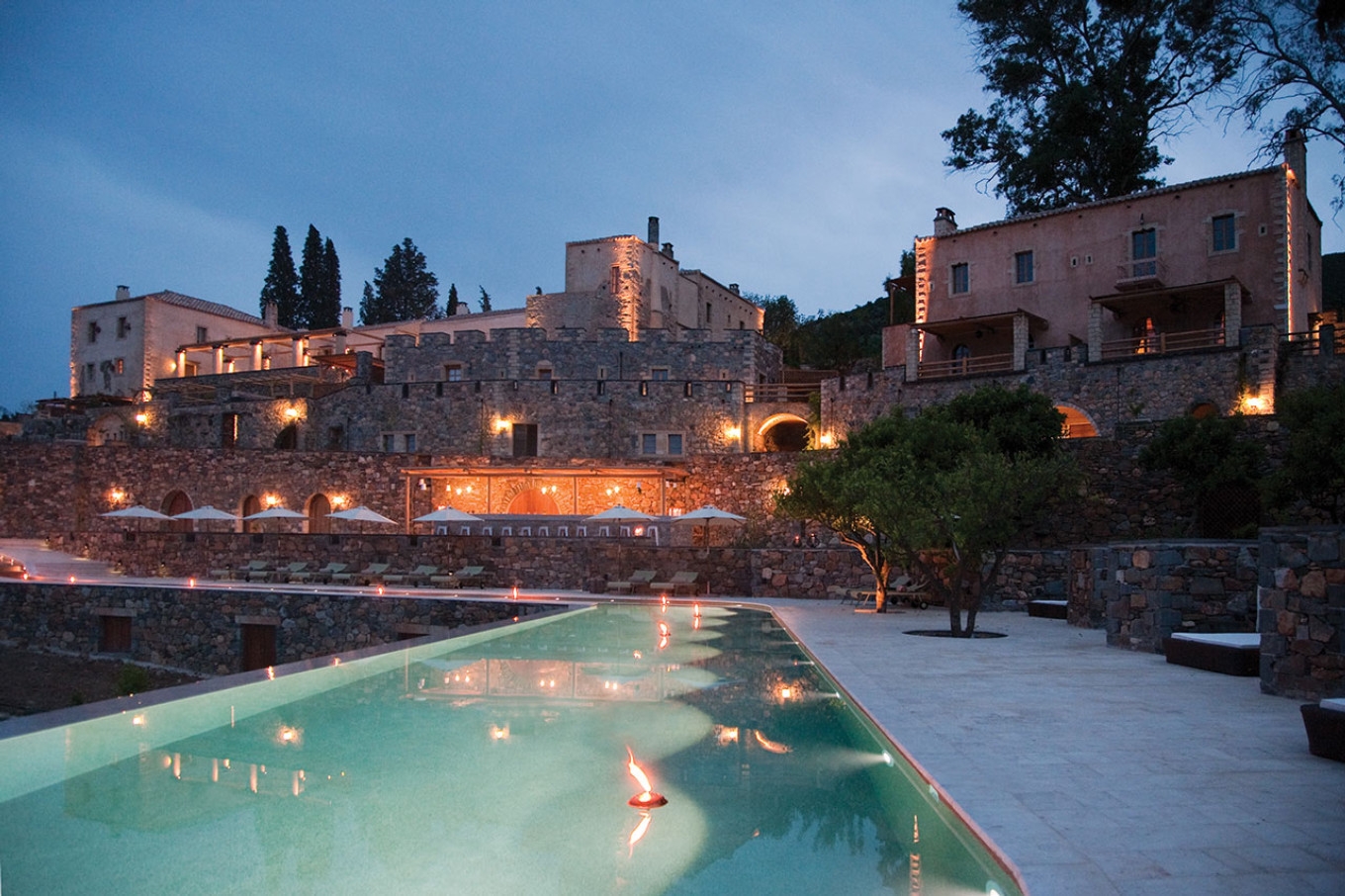 Conversion of a traditional complex to the hotel "Kinsterna"