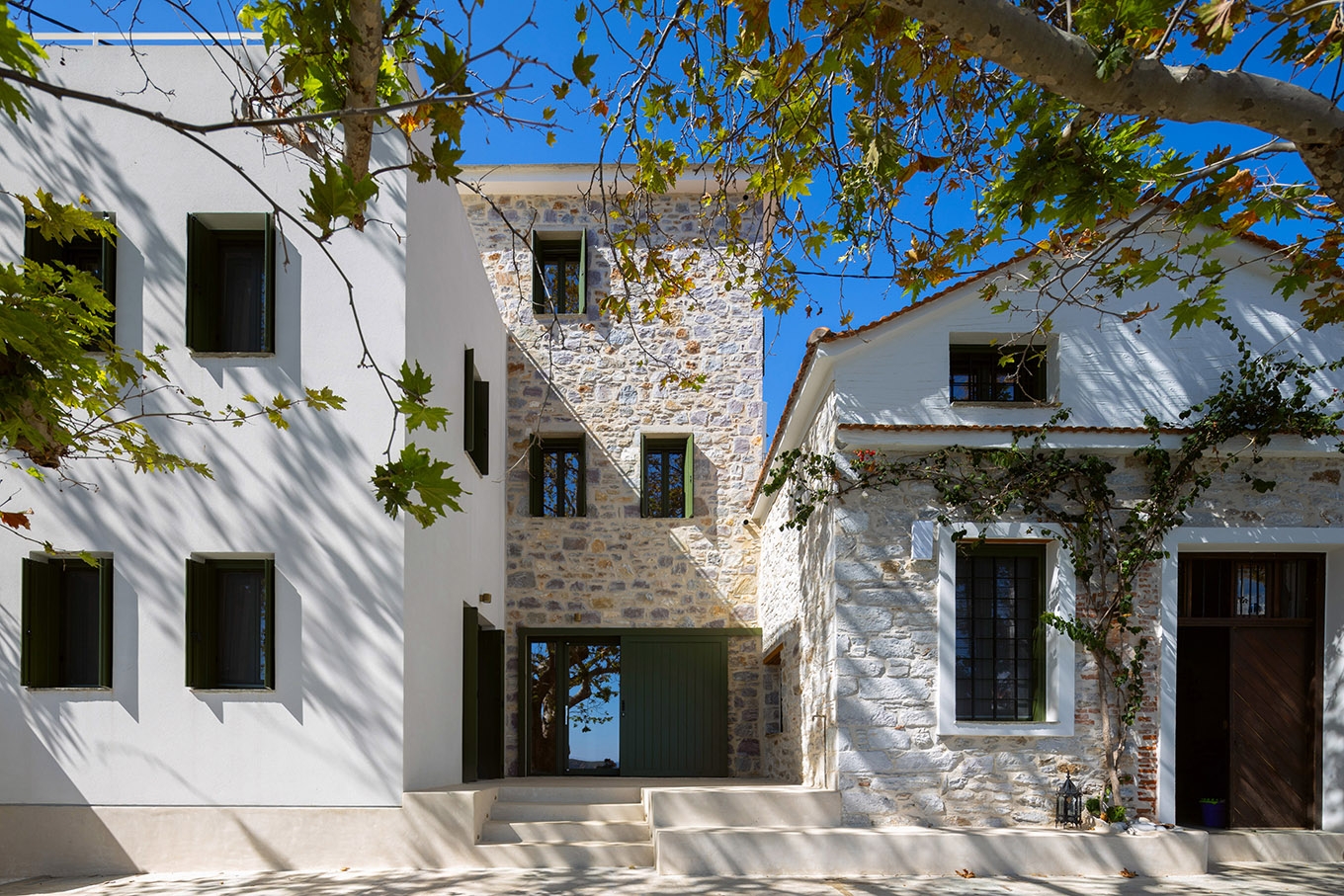 "Carnayo Residence " ανακαίνιση καρνάγιου και προσθήκη κατοικίας στη Σκιάθο