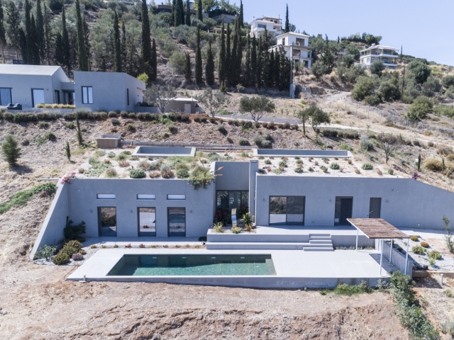 Συγκρότημα τριών εξοχικών κατοικιών στην Ασίνη