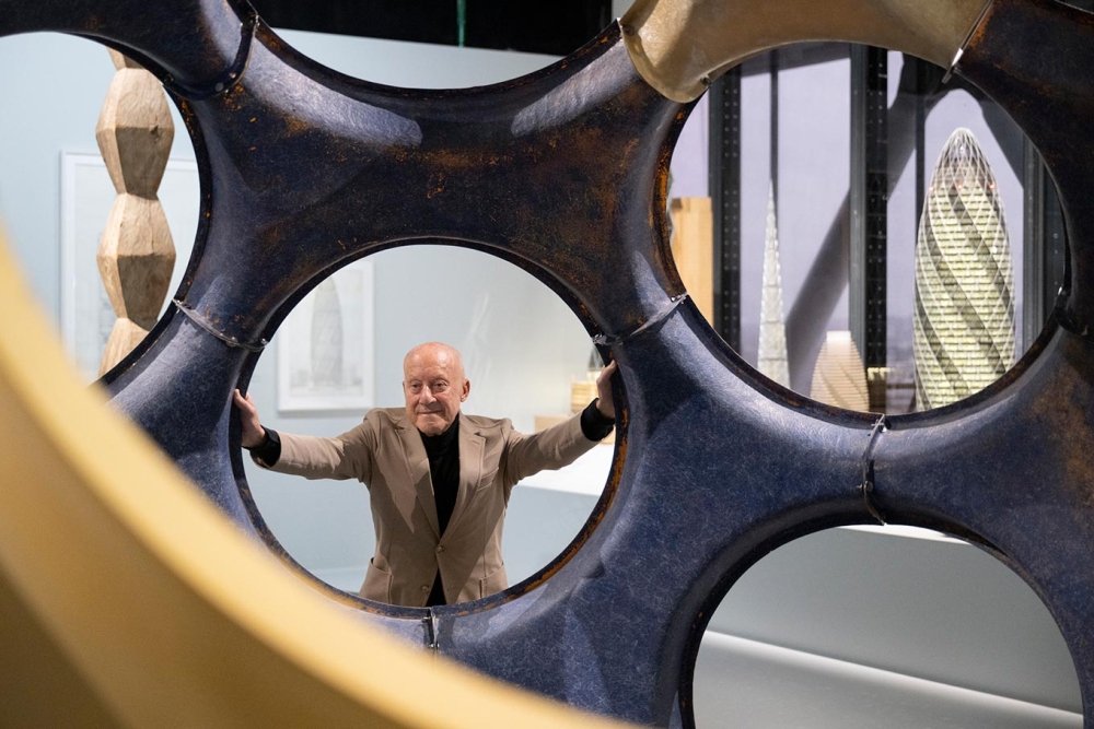 Norman Foster: Η μεγαλύτερη αναδρομική έκθεση για το έργο του στο Pompidou