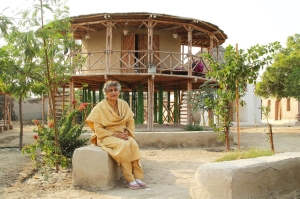 Το βραβείο RIBA 2023 στην αρχιτέκτονα Yasmeen Lari