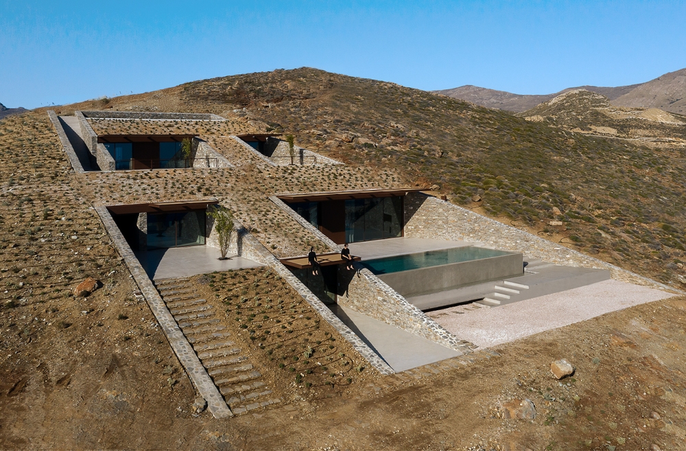 "nCaved", private residence in a slope, in Serifos