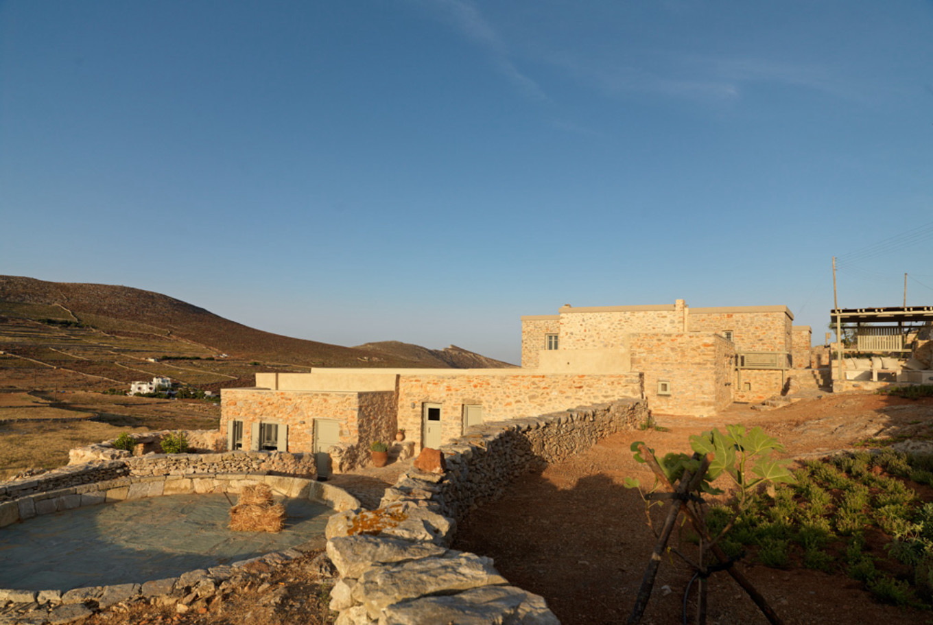 Ξενοδοχείο "Themonies Luxury Suites", Φολέγανδρος  