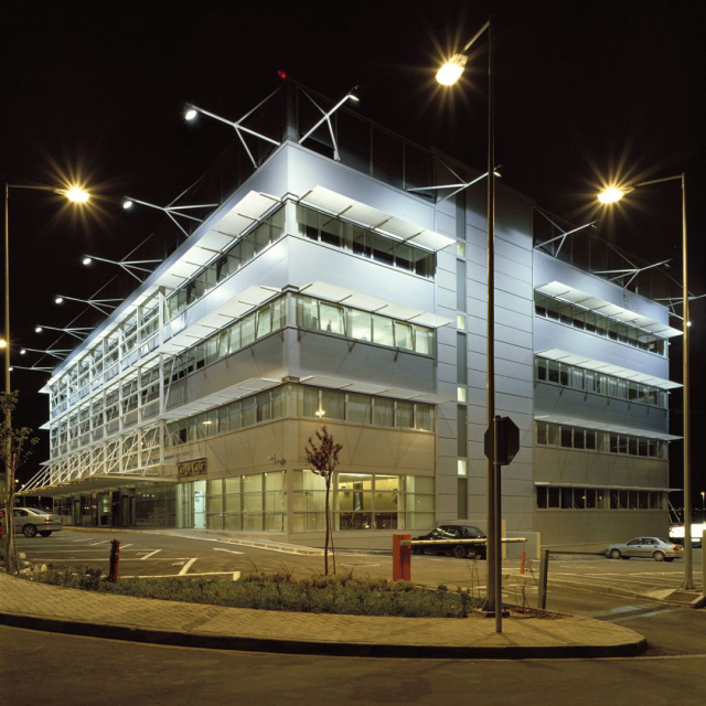 Κτίριο των διαμεταφορέων και του τελωνείου στον διεθνή αερολιμένα Αθηνών “Ελευθέριος Βενιζέλος”